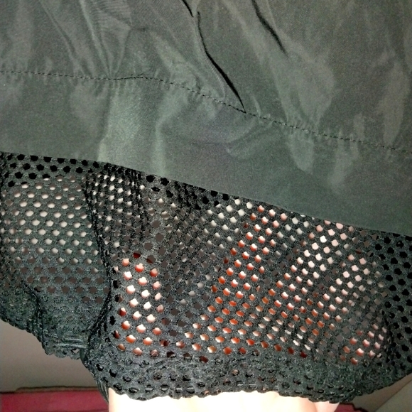 Guess brand cropped sporty short sleeve top mesh bottom & drawstring size L NWOT - Picture 5 of 5